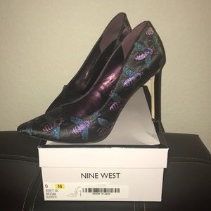 Nine West Tatiana Pumps with Bee pattern. Size 9